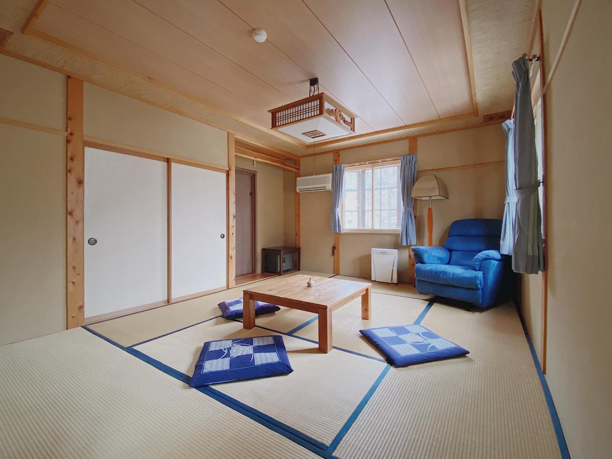 Apricot Pension Hakuba Exterior photo