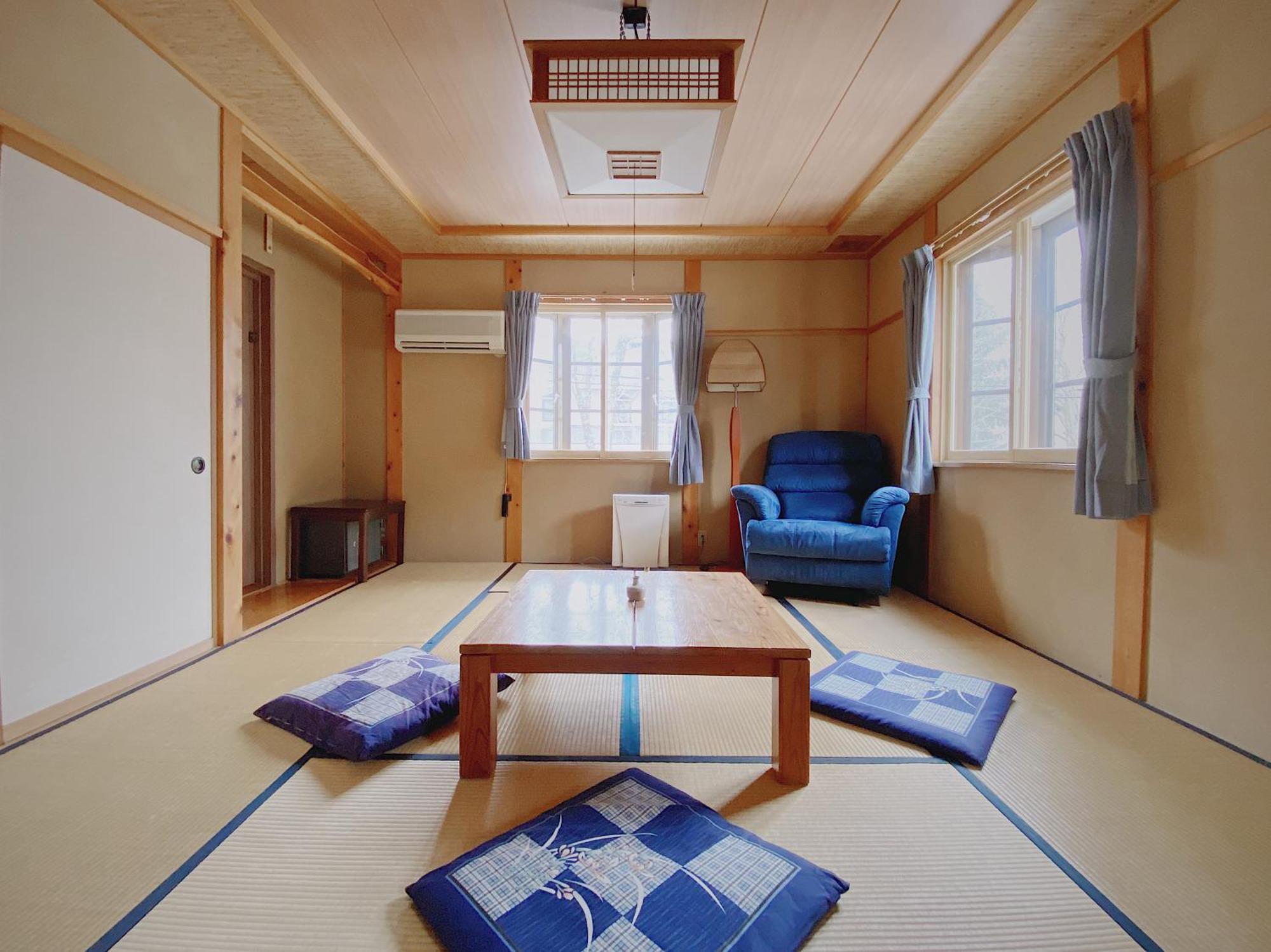 Apricot Pension Hakuba Exterior photo